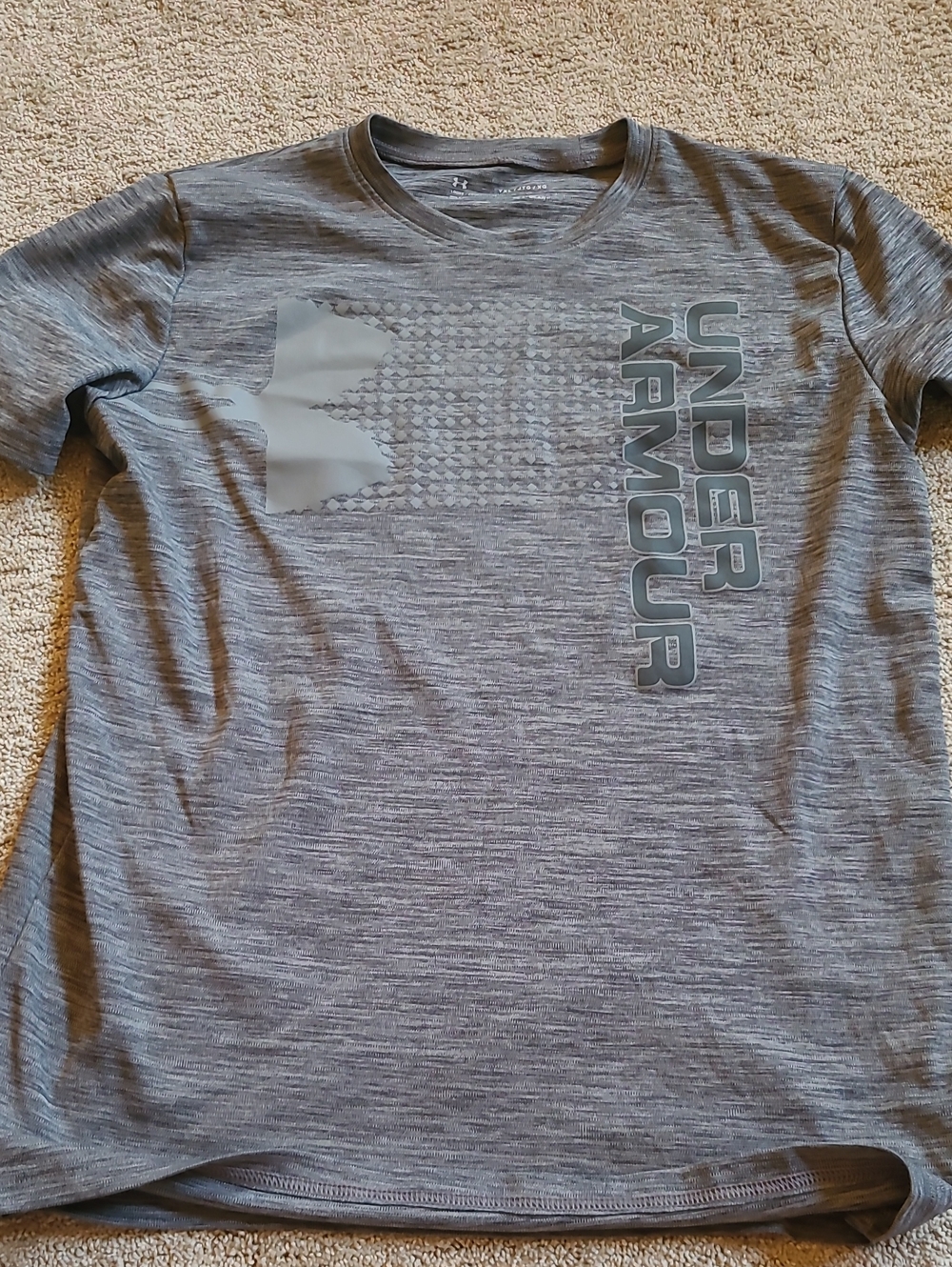 Under Armour Boy's YXL Heather Gray Graphic Short Sleeve Tee